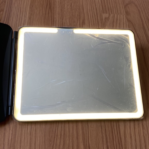 ❤️ Bloomingdales LED Portable Vanity Mirror New in Box - Picture 10 of 12